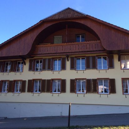 Bauernhaus Fassade streichen Malerei Hubacher